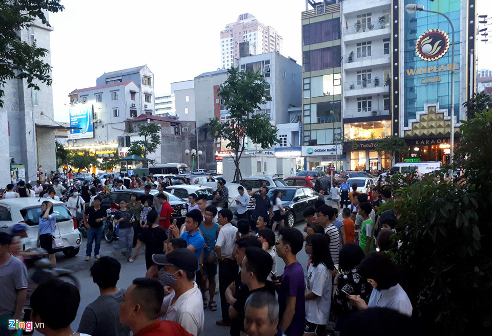 Hiện trường vụ cháy chung cư 23 tầng ở Hà Nội khiến nhiều người hoảng loạn